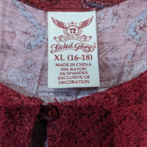 Patterned top - Picture 2 of 2